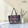 Everyday tote bag – dark paisley print Everyday tote bag in dark paisley print, made by Sangeeta Enterprise, Nagpur
