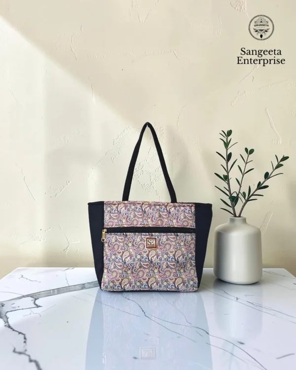 Everyday tote bag – mauve small floral print Everyday tote bag in mauve small floral print, made by Sangeeta Enterprise, Nagpur