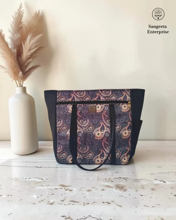 Jumbo tote bag – purple paisley print Jumbo tote bag in purple paisley print, made by Sangeeta Enterprise, Nagpur